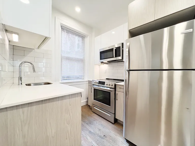 32 Queensberry St #7 — Photo 8
