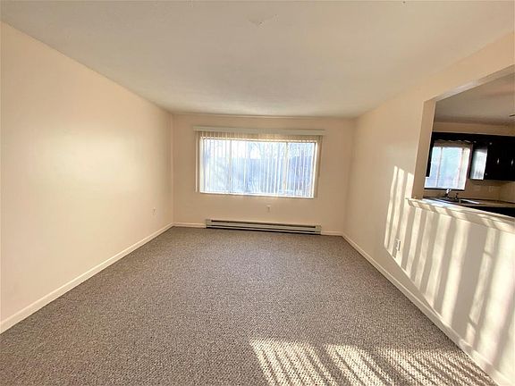 2nd image of 75 Vine St 4-unit 5-A