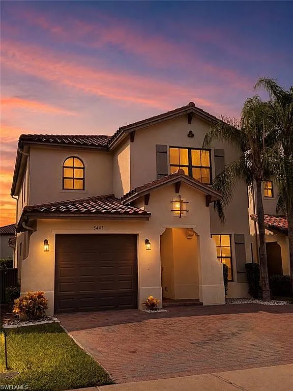 4 bed, 3.5 bath, 2260 sqft, $2,400 — Photo 1