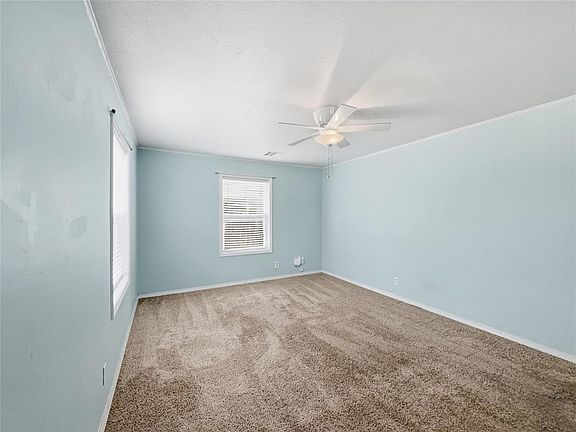 5th image of 127 Carpenter Ln