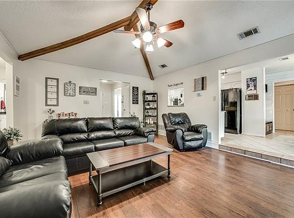4th image of 2216 Cambridge Dr