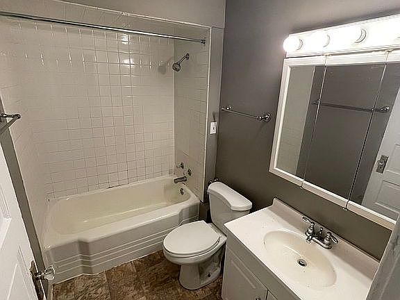 2nd image of 2625 1/2 Chestnut St