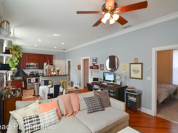 5th image of 1615 N Wood St #2B