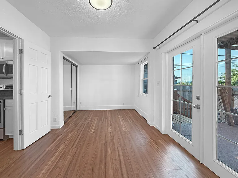 1725 S 35th St — Photo 14