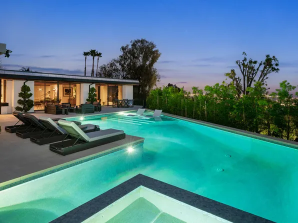 10865 Savona Rd, Los Angeles, CA 90077