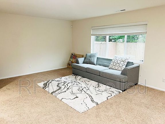 4th image of 2732 11th Ave NW