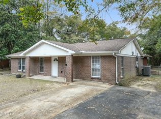 1203 Iberville Dr, Ocean Springs, MS 39564