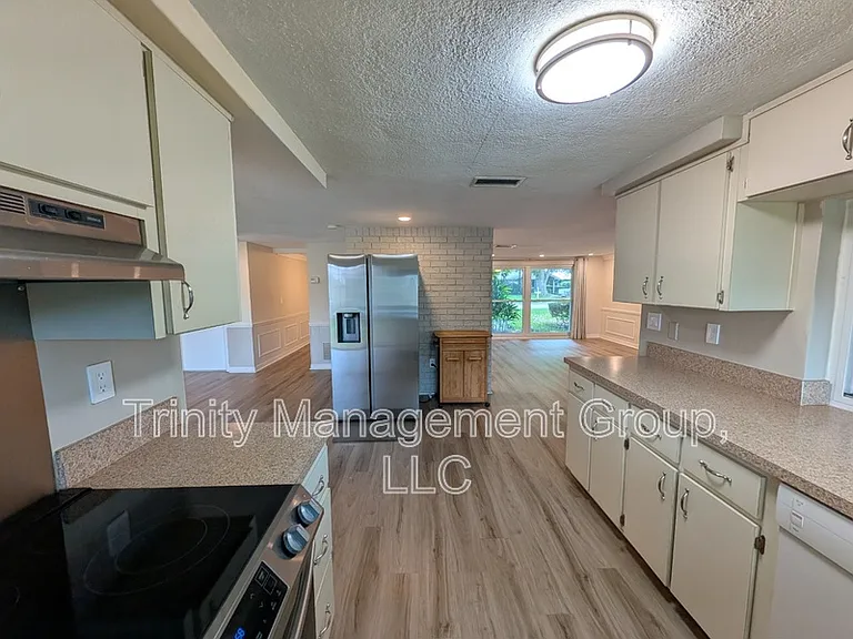 8605 Wagon Wheel Ln — Photo 9