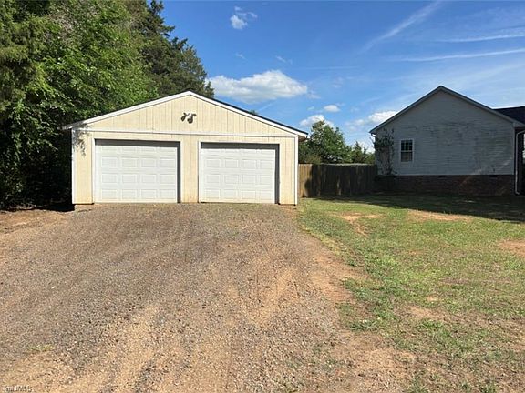 3rd image of 172 Jesse King Rd