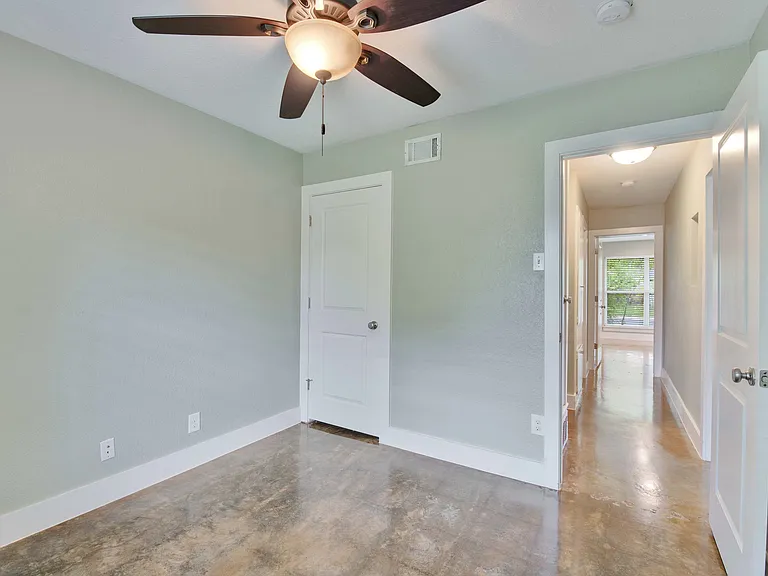 2303 Southern Oaks Dr — Photo 19