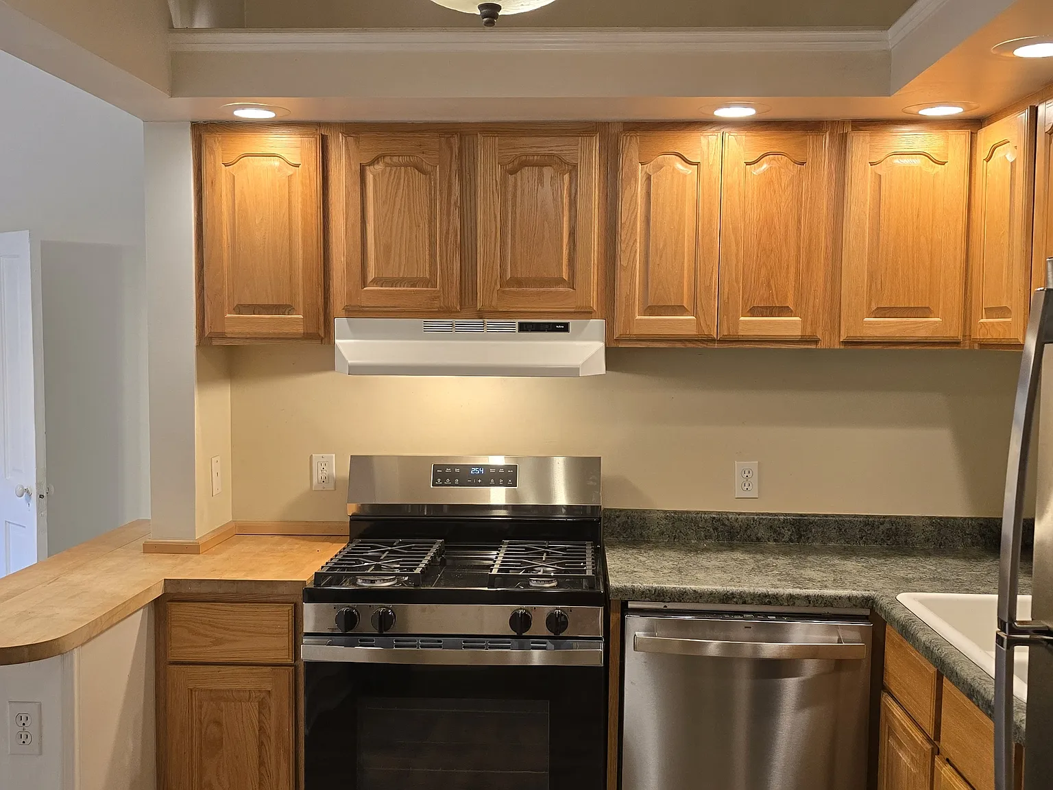 212 Oak Street - 7 — Photo 2