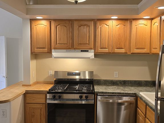 2nd image of 212 Oak St #7