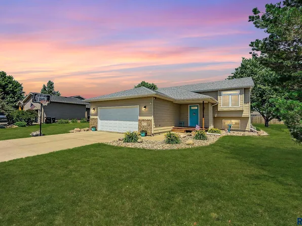 504 Troy Ave, Harrisburg, SD 57032