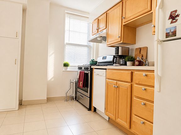 4th image of 2001 Commonwealth Ave APT 29
