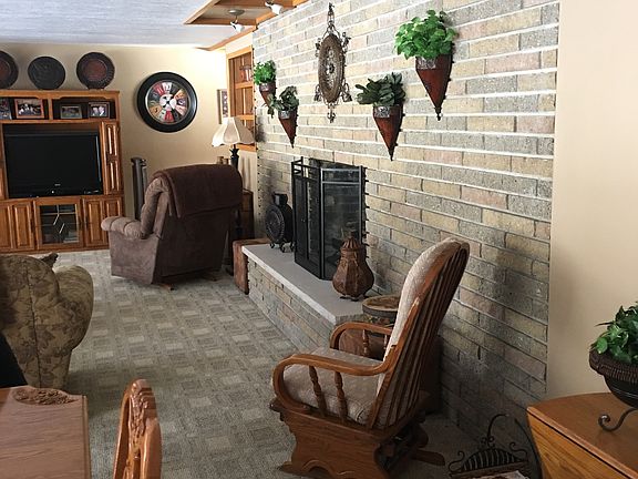 Dining room/living room 