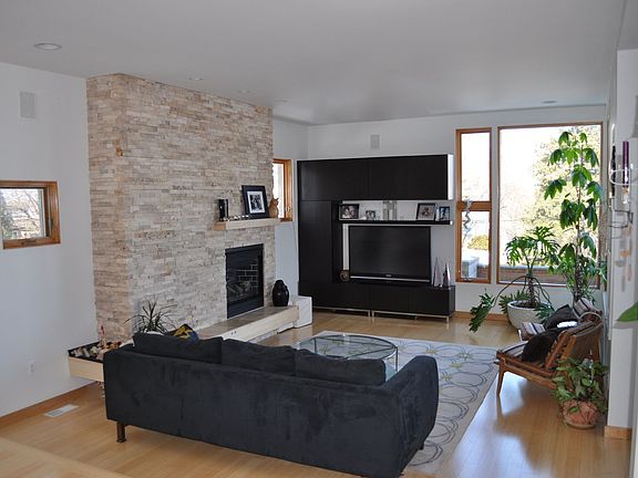 Livingroom with View of Lake