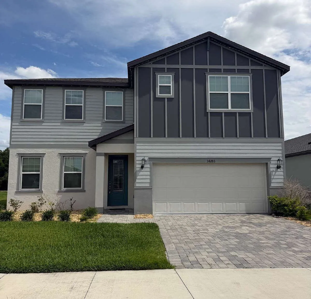 4 bed, 3.0 bath, 2830 sqft, $2,900 — Photo 1