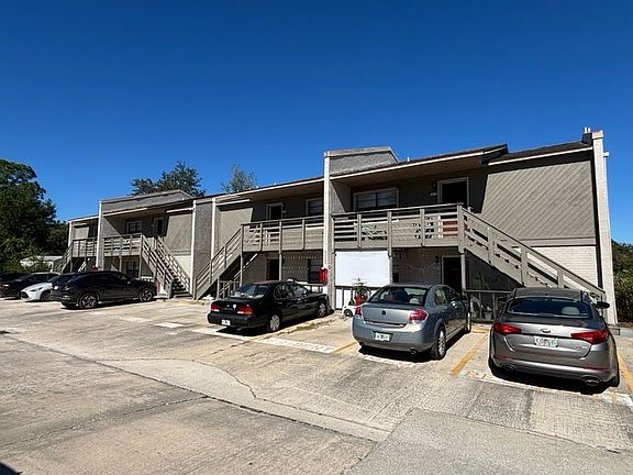 3rd image of 220 Meyer Ct #220