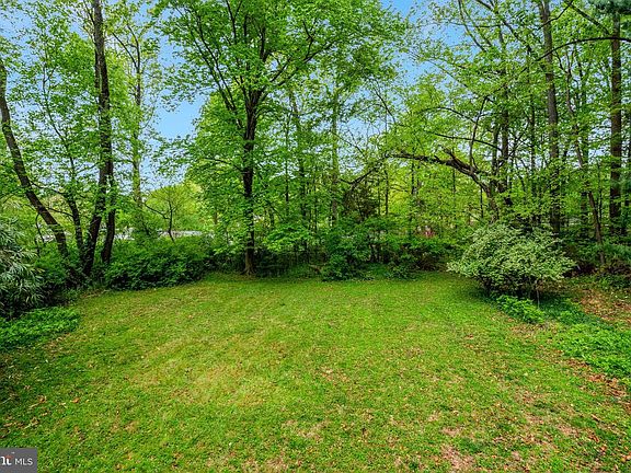 5th image of 9932 Fairoaks Rd