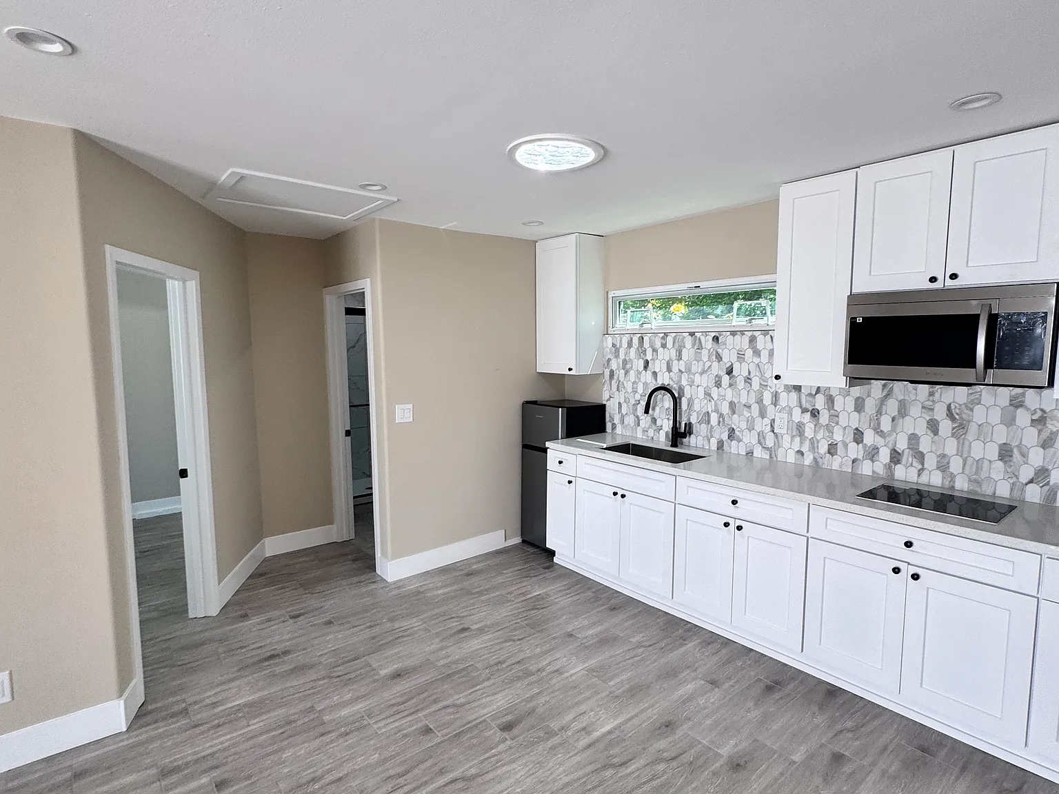 5782 Hesperia Ave — Photo 2
