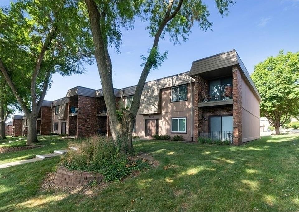 1st image of 4757 Woodland Ave Unit 8
