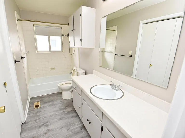 1023 Oakland St — Photo 9