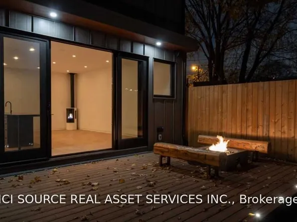 60 Jones Ave #R, Toronto, ON M4M 2Z8