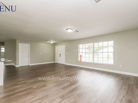 3rd image of 13121 Sheridan Dr