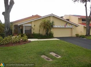 2674 Deer Creek Kelly Brooke Ln, Deerfield Beach, FL 33442