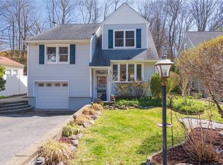 123 Manville Rd, Pleasantville, NY 10570