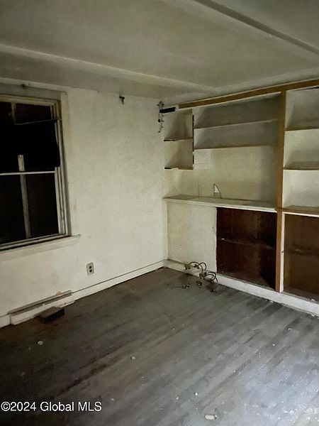 3rd image of 25 Moyston Street