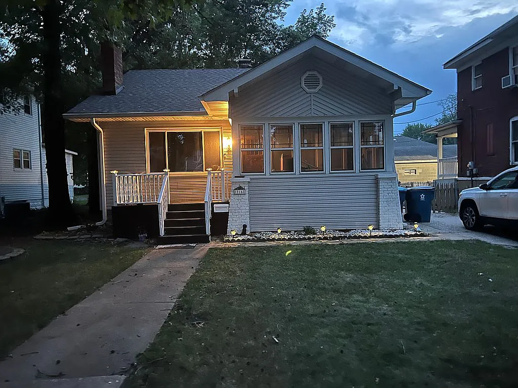 216 S 9th St photo 1