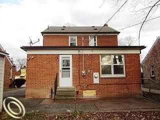 5th image of 15469 Auburn St