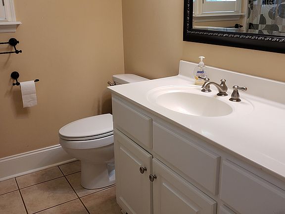 5th image of 140 Willow Lake Dr