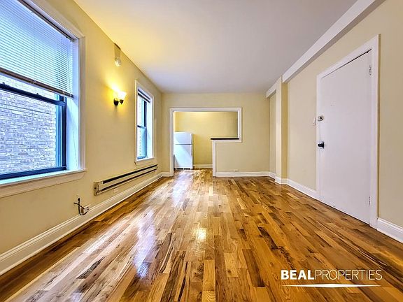 2nd image of 1347 N Dearborn St APT 101