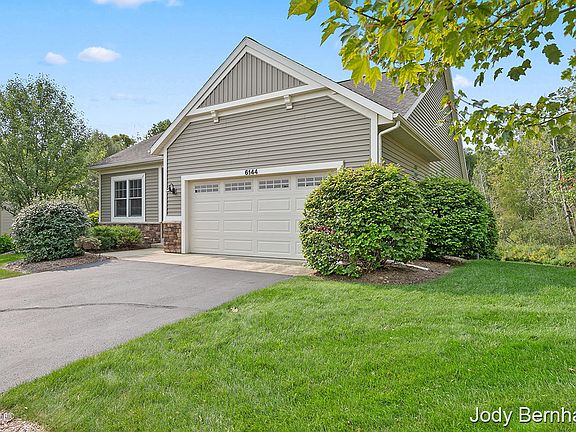 3rd image of 6144 Bellflower Ct SE
