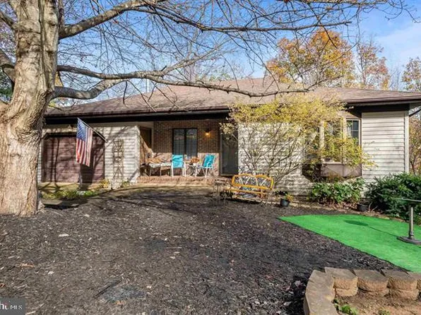 702 Flower Dr, McGaheysville, VA 22840