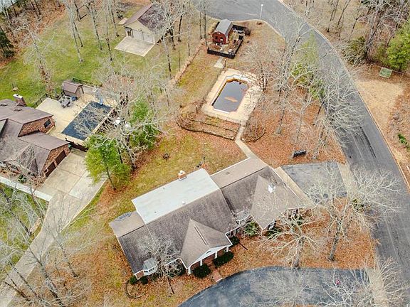 3rd image of 816 Laurel Dr