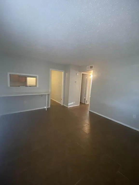 211 S Main St — Photo 3