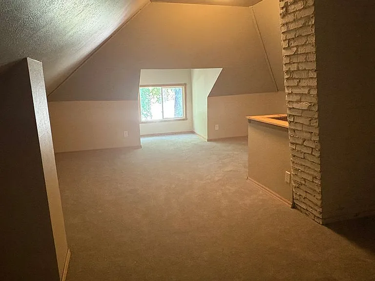 1114 N University Dr — Photo 11