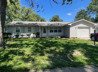 1910 Winchester Dr, Champaign, IL 61821