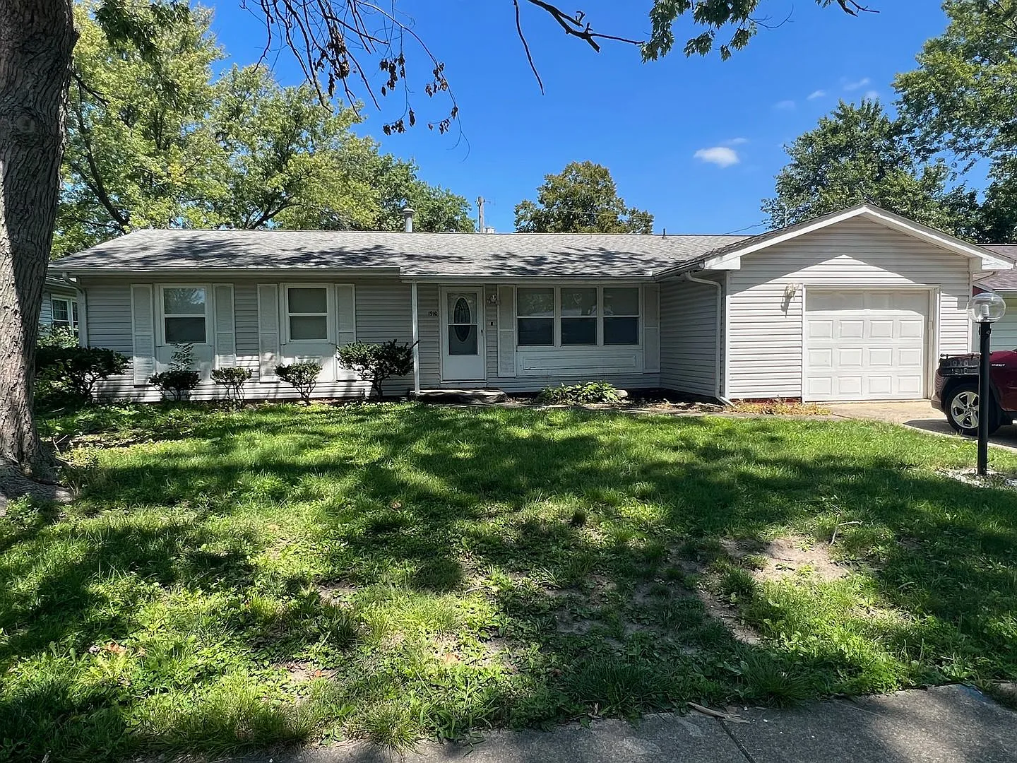 1910 Winchester Dr photo 1