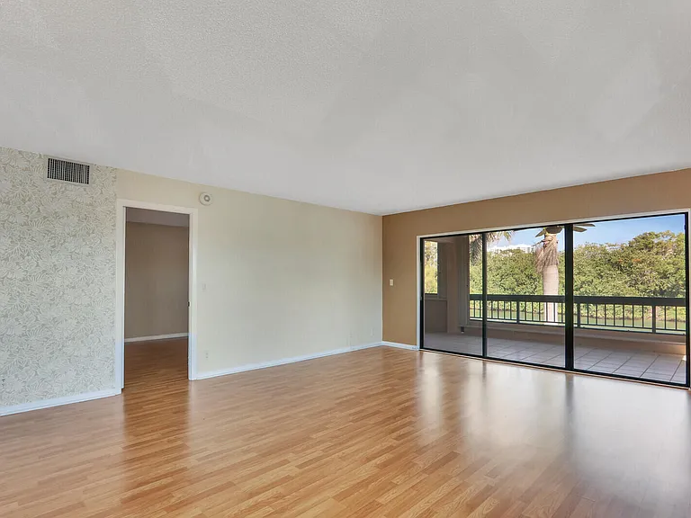 1036 US Highway 1 #224 — Photo 20