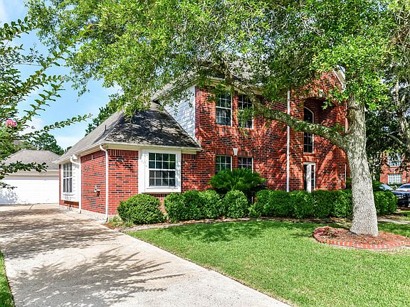 3rd image of 3802 Hillbrook Dr
