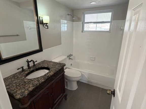 4th image of 1051 Maybury Dr