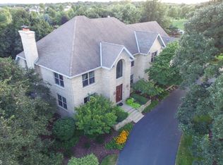 38W095 Heritage Oaks Dr, St Charles, IL 60175