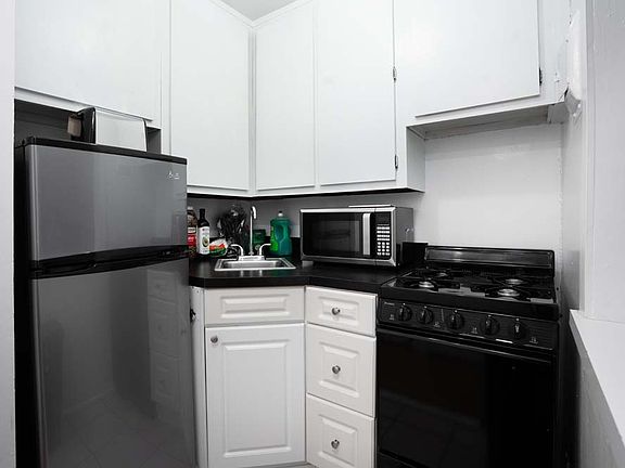 3rd image of 328 E 74th St APT 2C