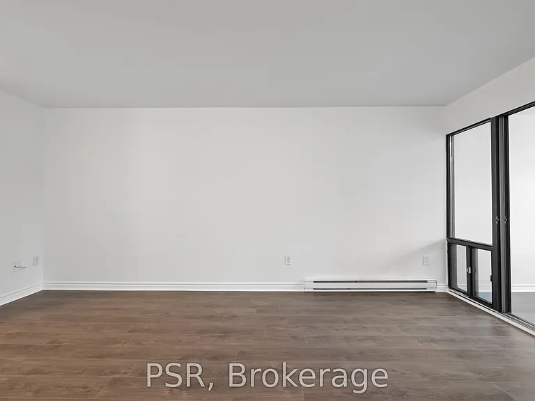 353 Queen St W #10 — Photo 11
