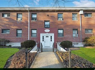 5 Adelaide St APT A1B2, Floral Park, NY 11001