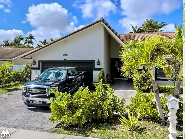 9432 SW 127th Ave — Photo 2